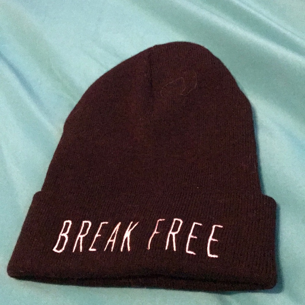 Ariana Grande Beanie❗️Send Offers